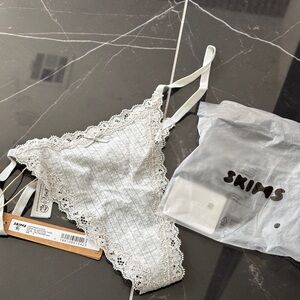 SKIMS LIGHTWEIGHT COTTON
POINTELLE LACE STRING THONG NWT